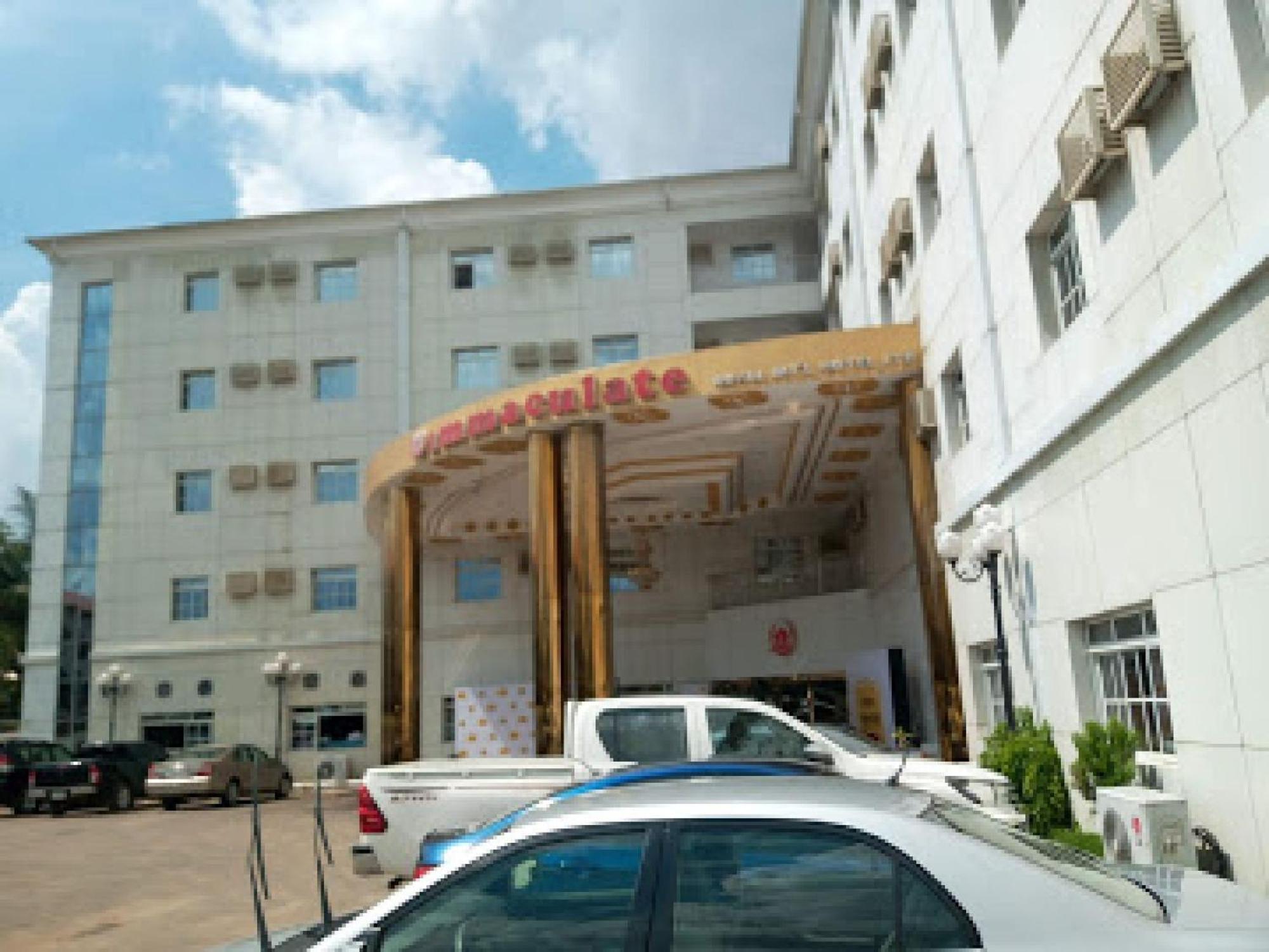 Room In Bb - Immaculate Royal International Hotel โอเวอร์รี ภายนอก รูปภาพ