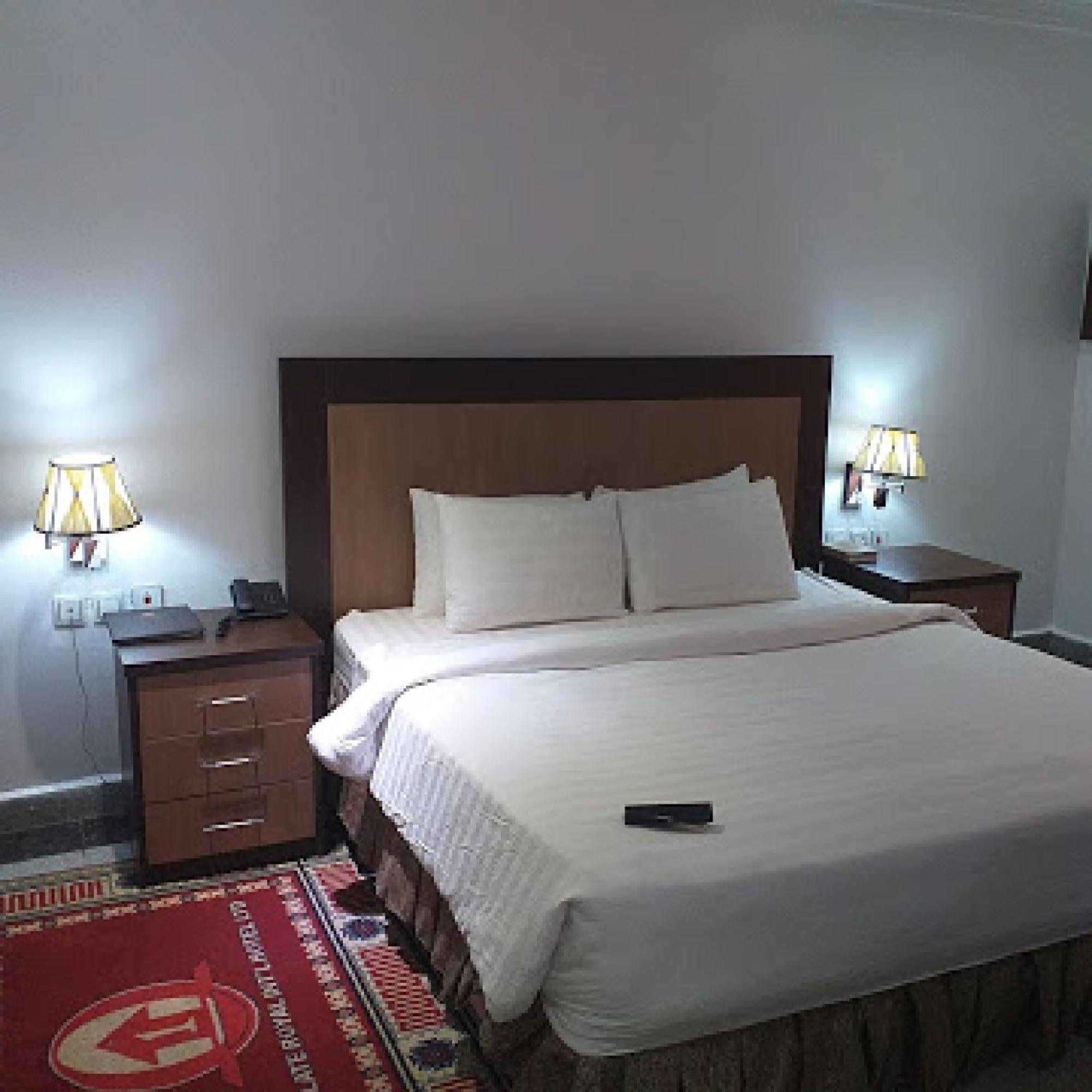 Room In Bb - Immaculate Royal International Hotel โอเวอร์รี ภายนอก รูปภาพ