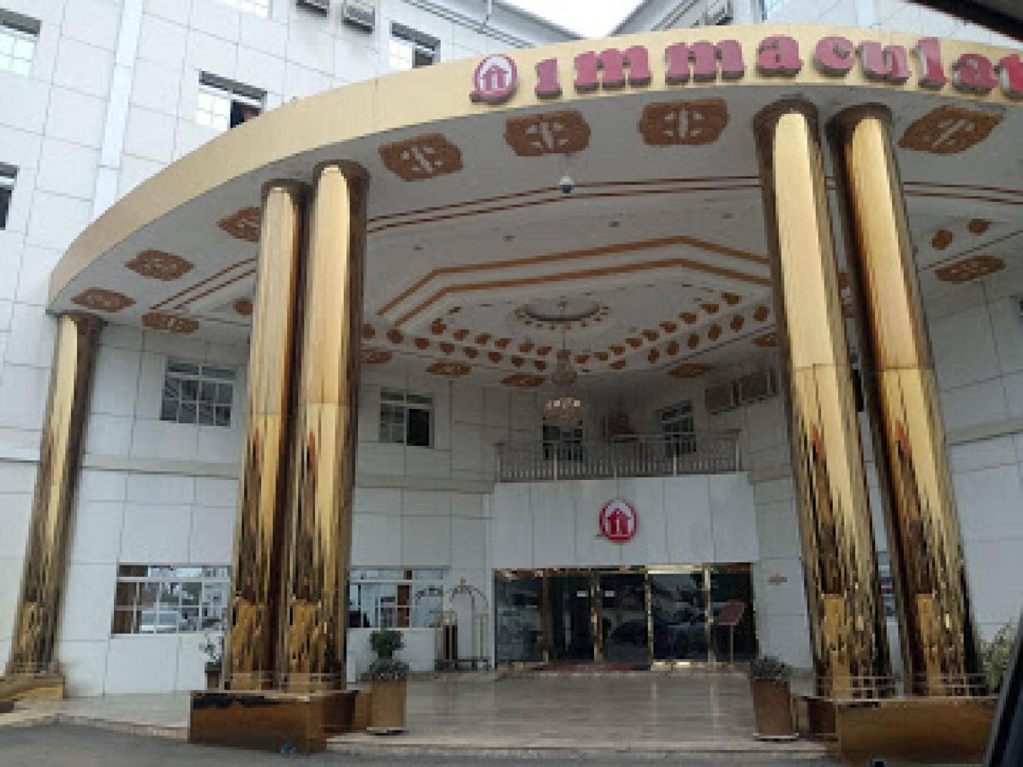 Room In Bb - Immaculate Royal International Hotel โอเวอร์รี ภายนอก รูปภาพ