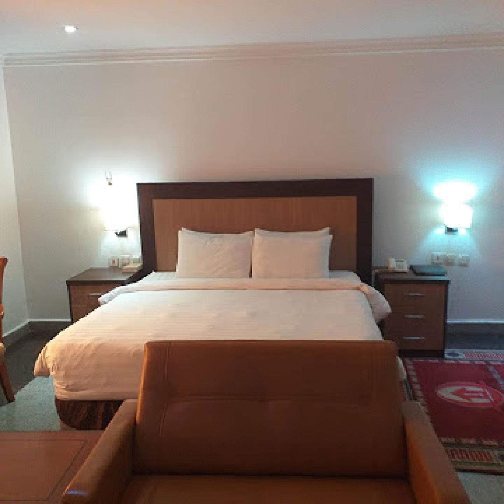 Room In Bb - Immaculate Royal International Hotel โอเวอร์รี ภายนอก รูปภาพ